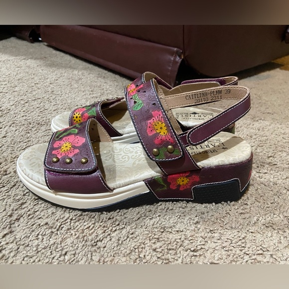L’ARTISTE CAITLINA Sandals Plum Multi Women’s Size 39 (US 8.5) Hook/Loop Leather - Picture 1 of 13